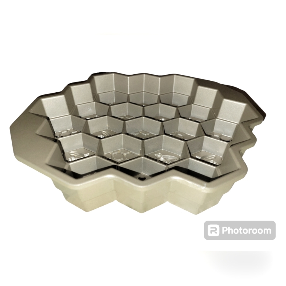 Cake Pan Nordic Ware Beehive Honeycomb Gold Cast Nonstick Aluminum Made USA
